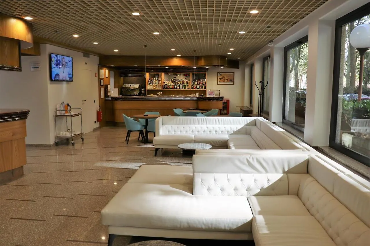 Hotel Domenichino Milan 3*,