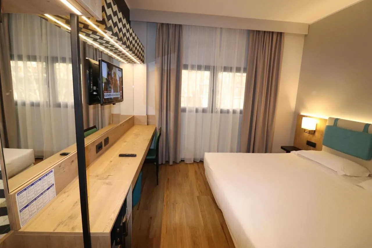 Hotel Domenichino Milan 3*,
